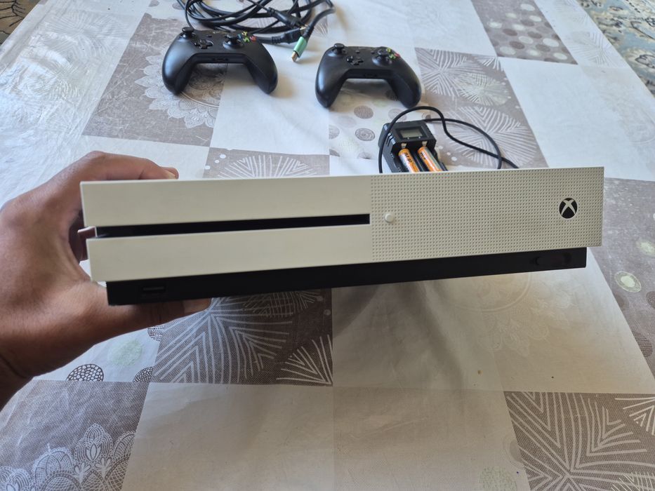 Xbox one s. 512g.