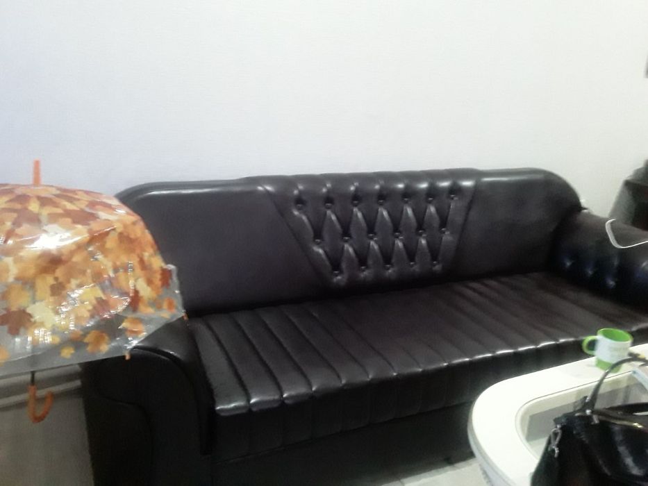 Коженний диван и кресло