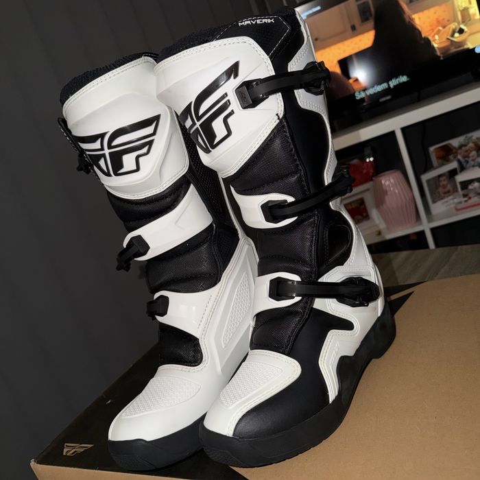 Cizme  FLY MAVERIK Nr. 42 noi nefolosite