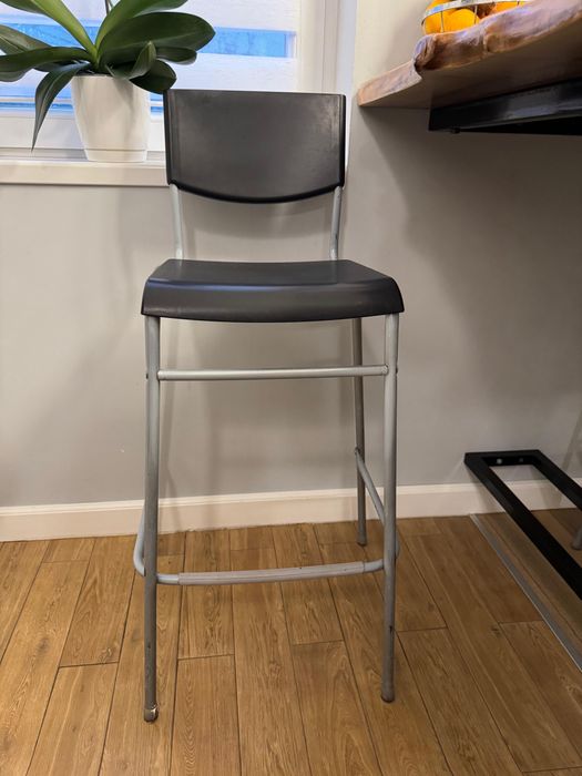 Vand 6 scaune de bar 300 ron toate 6