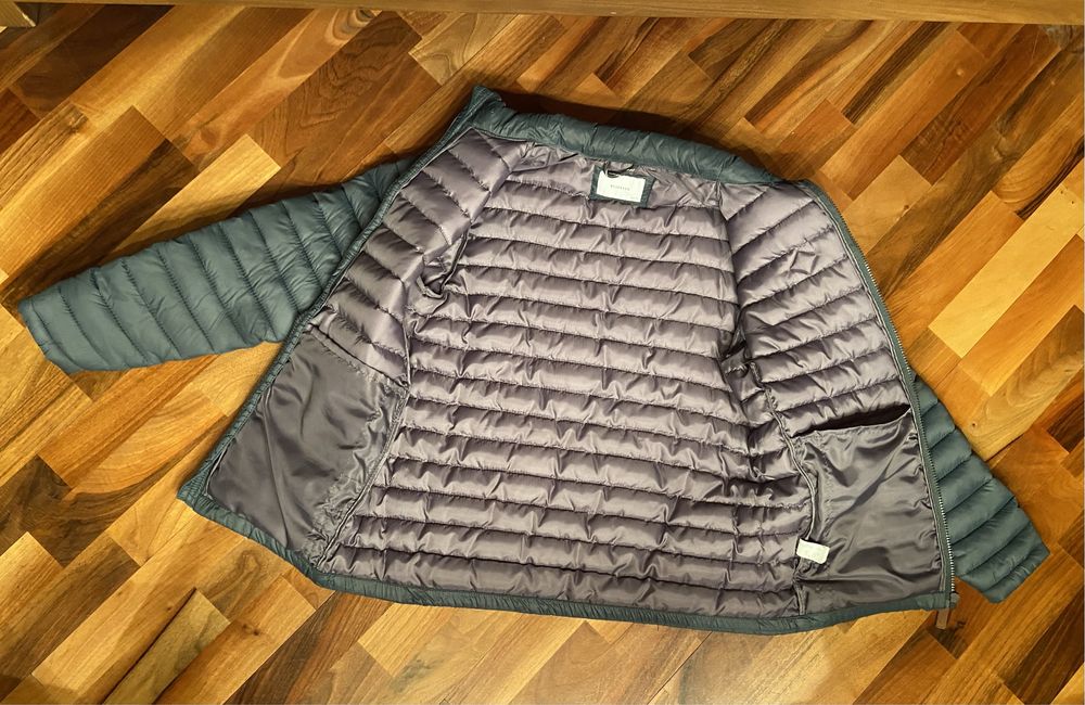 Продам куртку на подростка 164 см.