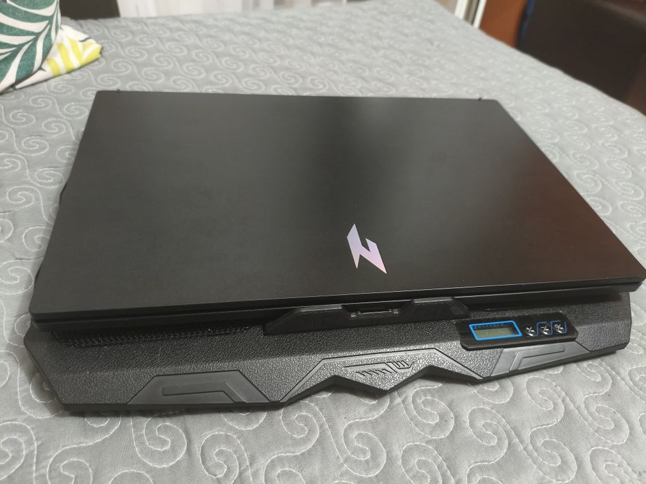 Leptop de gaming nitro V 15 , 165Hz 16GB RAM  DDR5 , procesr  AMD Ryzen 5 7535HS Redeon Graphics Cu placă video dedicată de la Nividia  RTX 3050 6GB