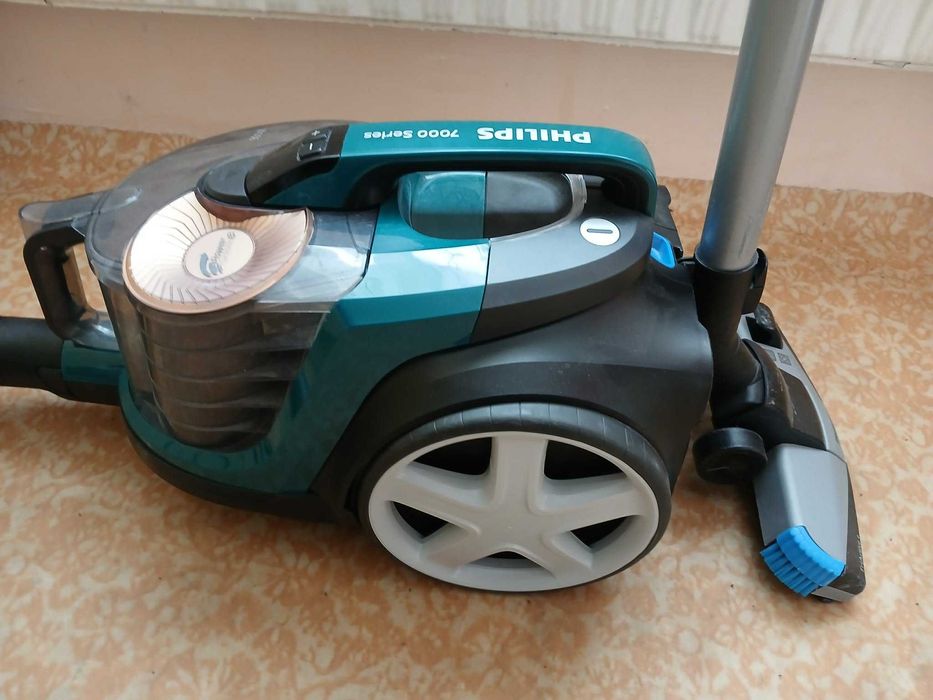 Продавам прахосмукачка PHILIPS POWERPRO 7000 SERIES