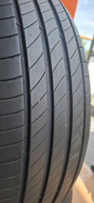 2бр. 215/65/17 Michelin 5.8mm грайфер, дот 21г. Предлагаме монтаж +++