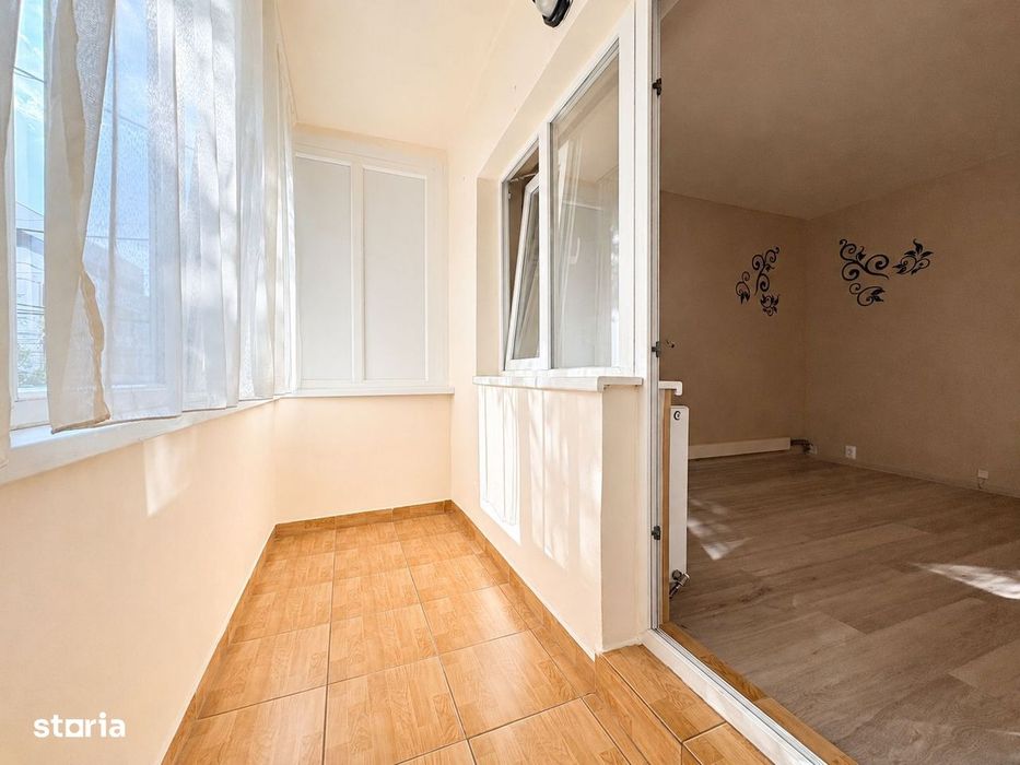 3 camere decomandat, etaj 1, centrală proprie, 2 balcoane + logie