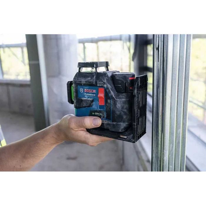Линеен лазерен нивелир Bosch GLL 12V-100-33 CG Professional, 30 м, 3×360°, Зелен лазер, L-BOXX