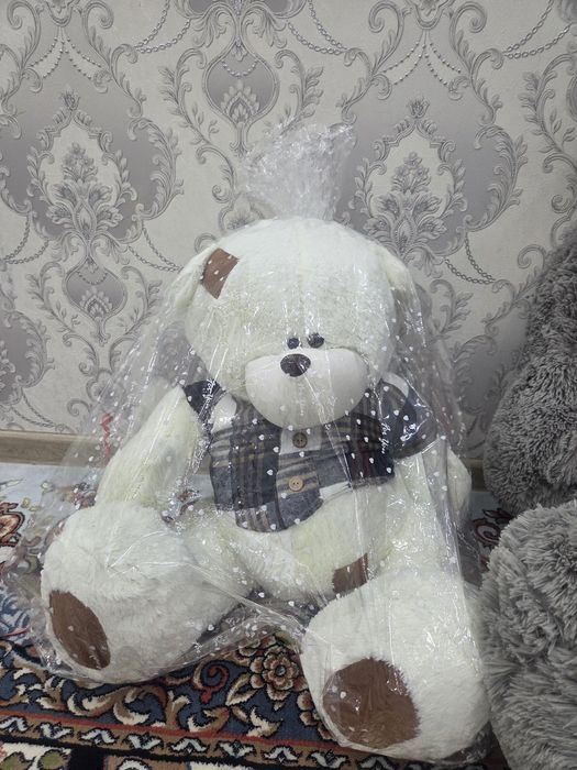 Новые плюшевые мишки продаются по полцены.