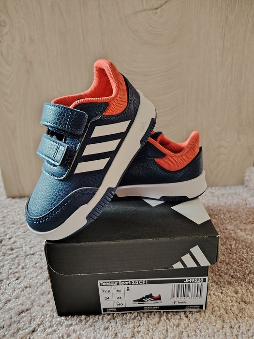 Нови обувки Адидас размер 24