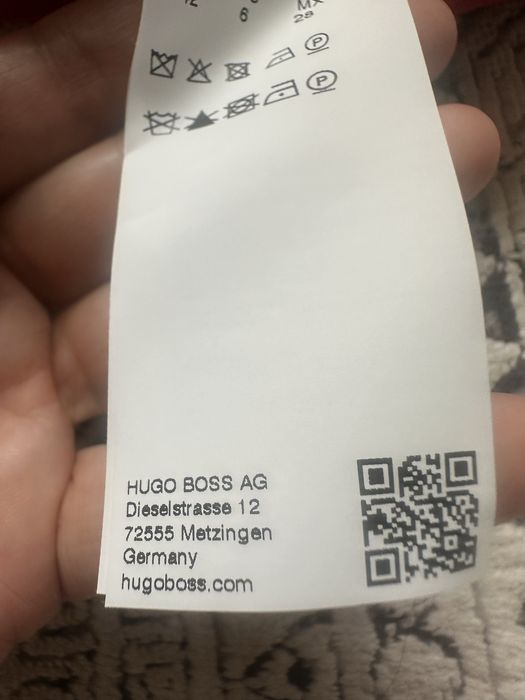 Продам нарядные платья Hugo Boss