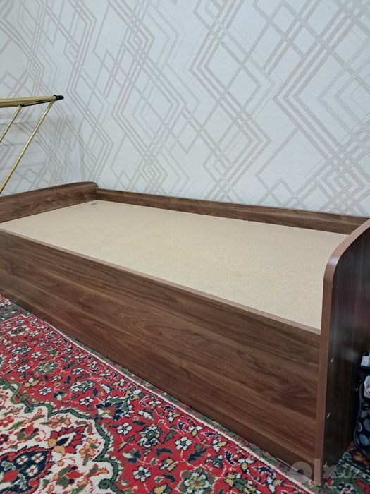 Продаеться 2 кроват и 2 ортопедический матрац.