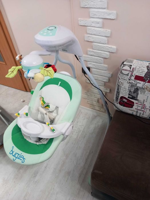 Като нова Електрическа люлка-шезлонг Caretero Bugies до12кг.в гаранция