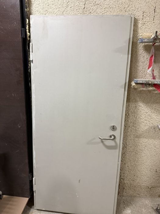 Входна врата и пожароустойчива врата 90х200см