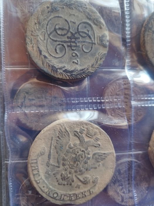 Продам альбом царских монет.