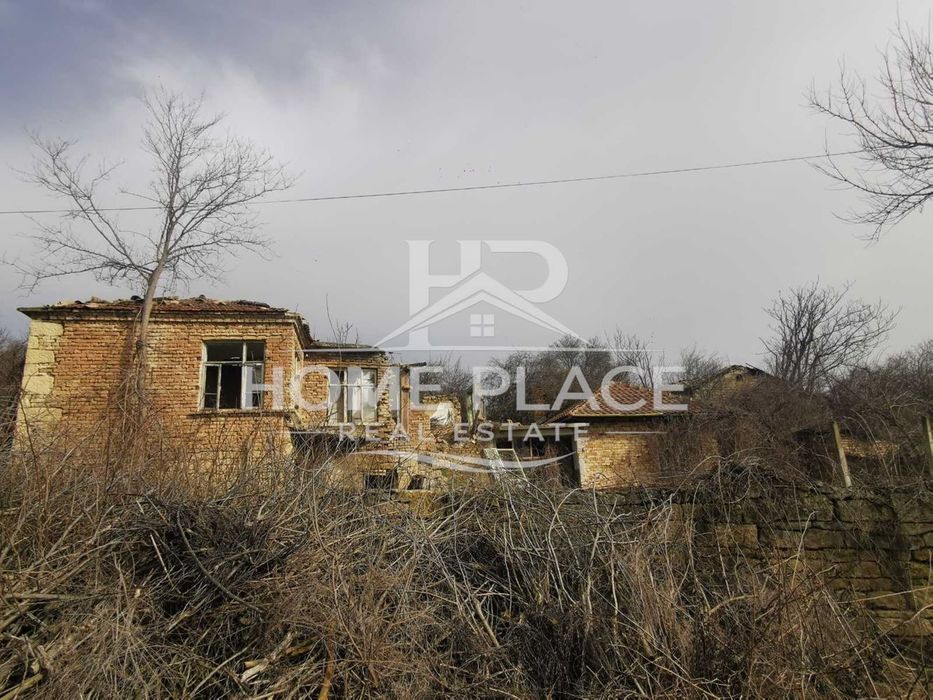 Къща на две нива - с. Манастир, общ. Провадия