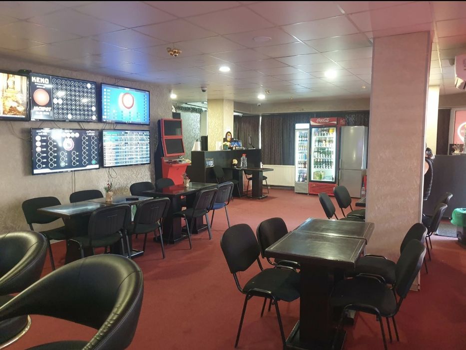Inchiriez spatiu comercial in Cart.Brosteni  ,zona Colegiu  lăngă.Profi 80mp  util.