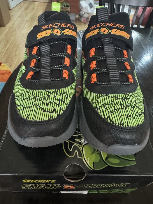 НОВИ!!!Детски Маратонки Skechers Dino lights N 37