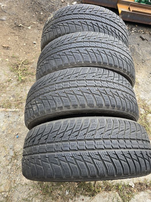 Anvelope 235 55 18 iarna Nokian