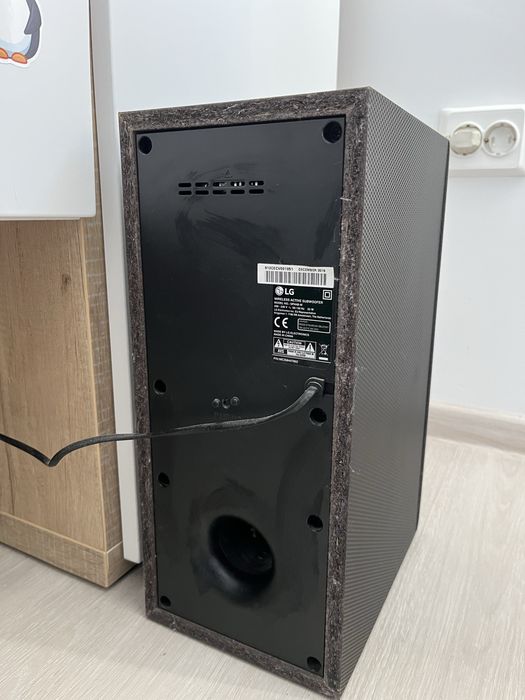 Sistem Soundbar + Subwoofer LG