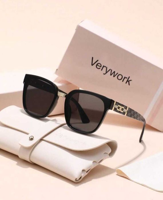 Нови дамски слънчеви очила + подарък калъф за очила