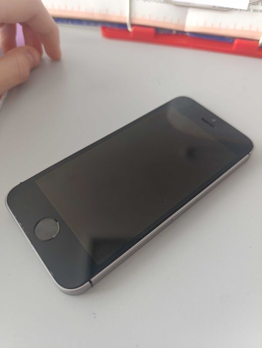 Срочно продам айфон 5се