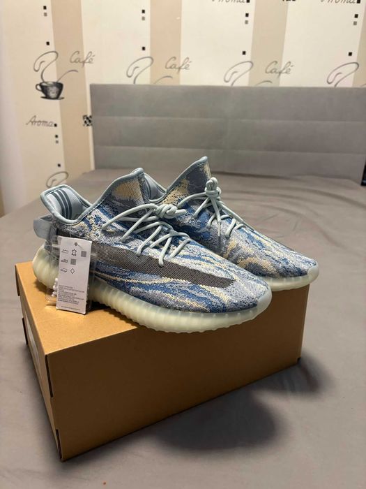 Yeezy 350 v2 Black/White/Blue/gray