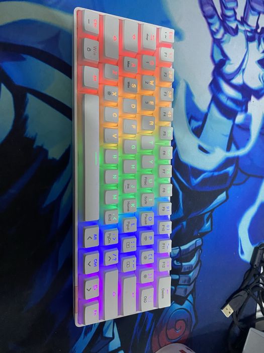 Продам клавиатуру