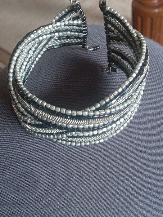 Продавам дамски гривни