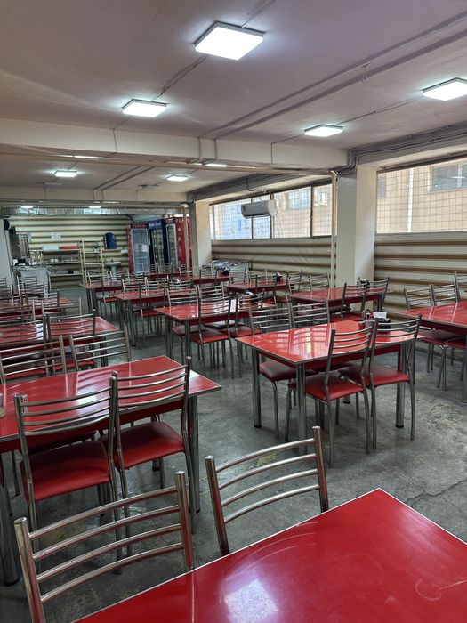 Kafe uchun stol va stul