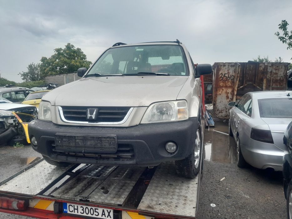 Продавам Хонда црв на части