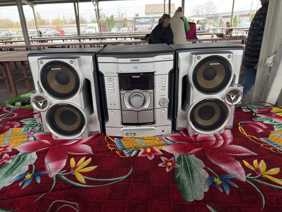 Vând combina muzicala sony