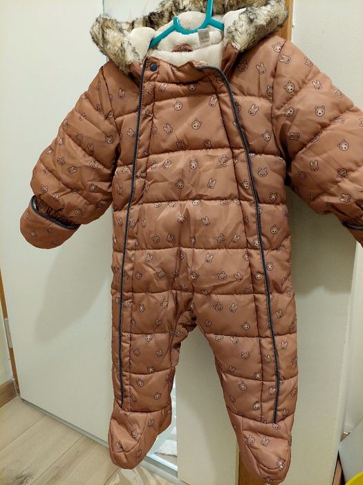 Зимно дебело космонавтче