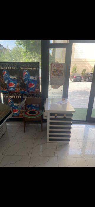 Юриб турган магазин