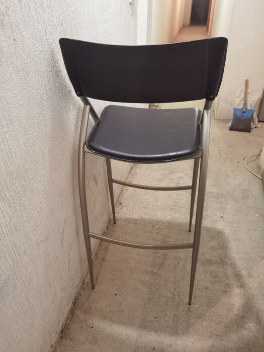 Продава бар стол