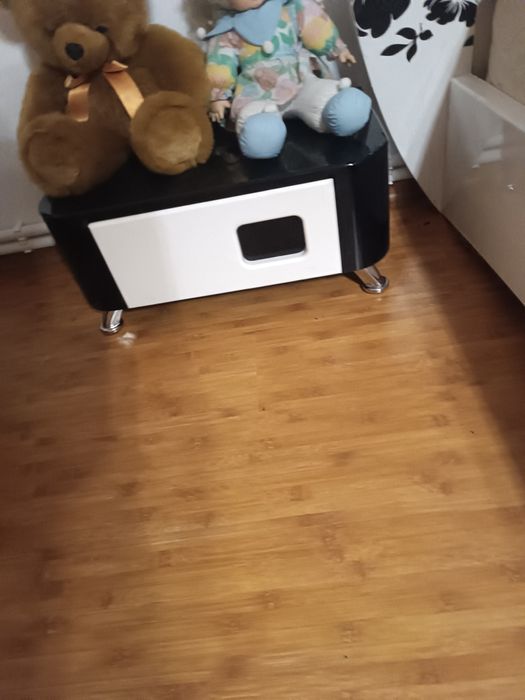 Vând diferite piese de mobilier