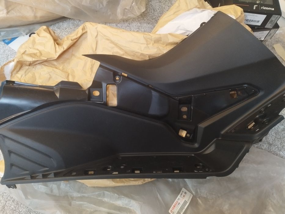 Plastic scara dreapta nou pentru Yamaha T Max model 2012 - 2016