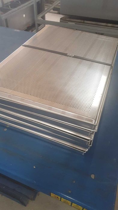 Carucior Nou si 20 tavi Noi 60x40cm pentru patiserie