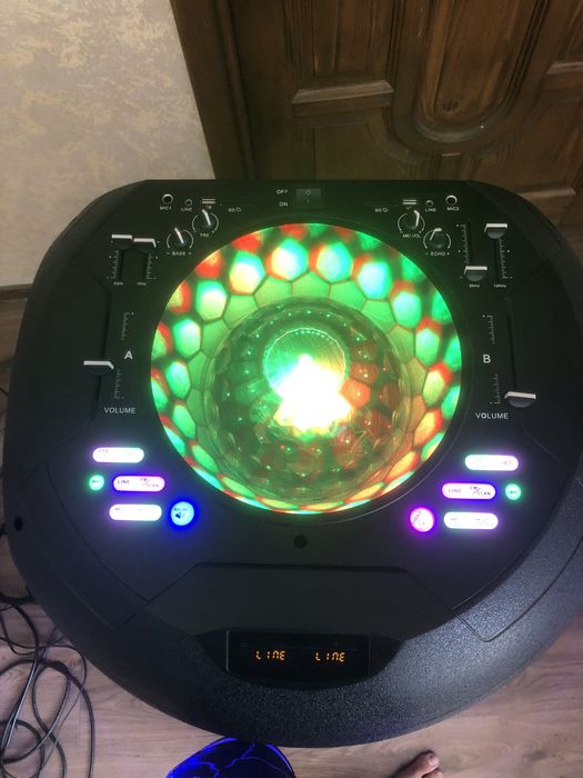 Vând boxa akai perfect functionala!