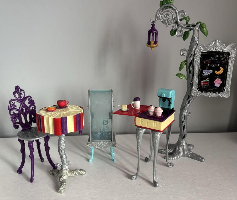 Ever After High Beanstalk Bakery Cafe Playset