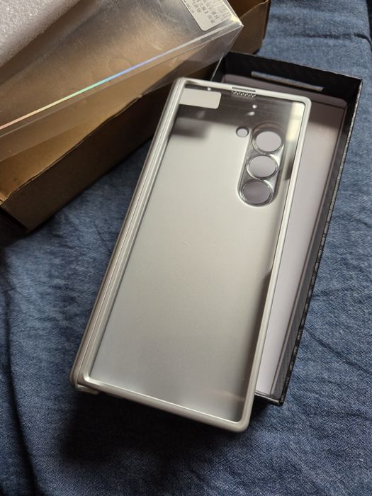Продам чехол на Samsung fold 6