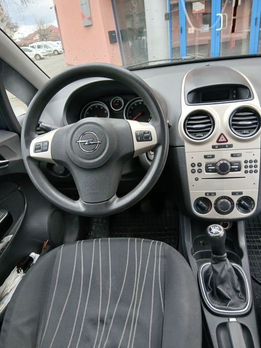 Vând Opel corsa tin 2007 benxina