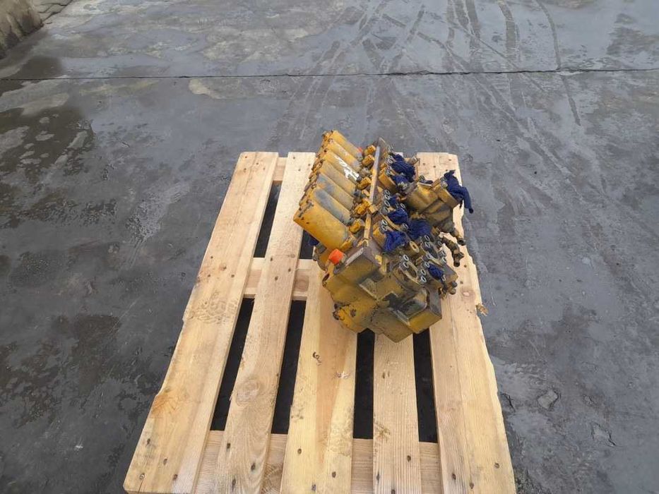 Distribuitor hidraulic Rexroth M8-1003-03/7M8-22 excavator Liebherr A902