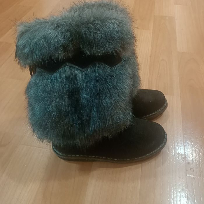 Продам унты новые