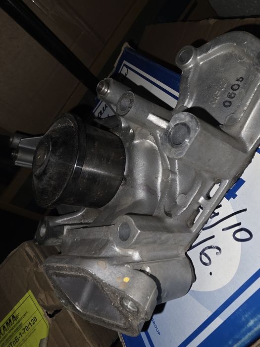 Помпа Land Cruiser 100