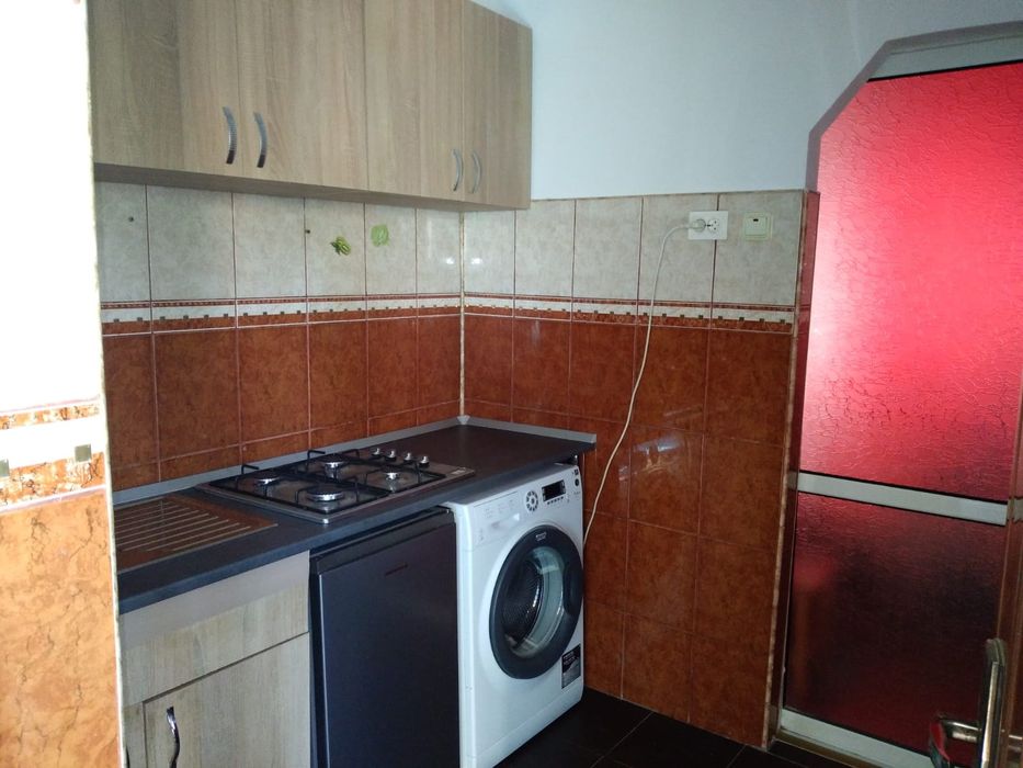 Închiriez garsoniera