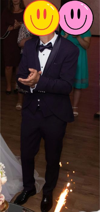 Vand costum pentru barbati purtat o singura data