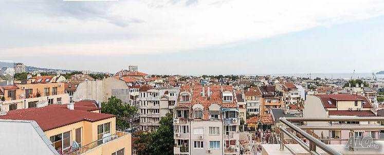 Тристаен Апартамент с ПАРКОМЯСТО, 2 бани, 2 спални до Катедралата.