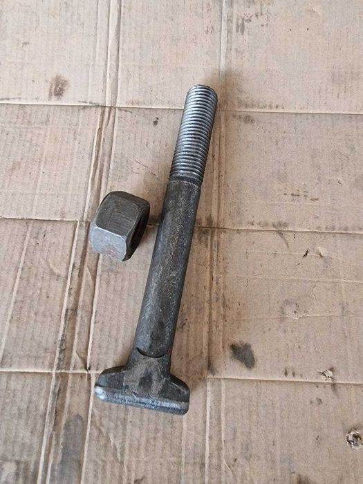 Закладной болт с гайкой