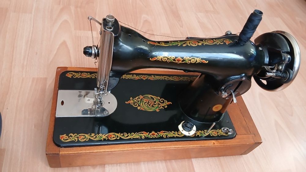 Продам швейная машинку Подольск с электрическим нужным приводом в идеа