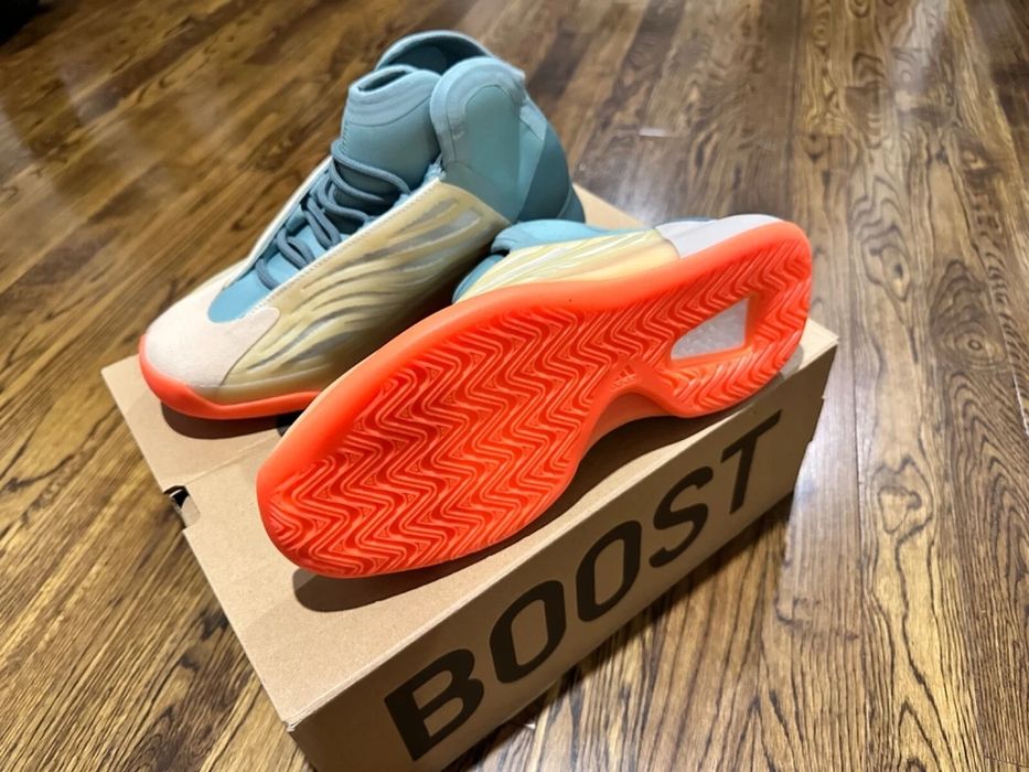 Yeezy QNTM Basketball Hi-Res Coral HP6595 Boost Quantum NWB 44. 4