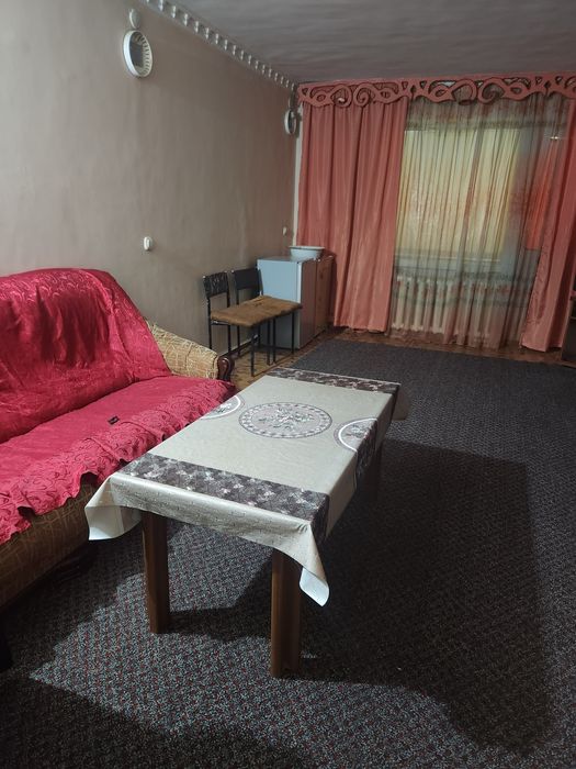 SROCHNA Chilonzor 2 da yo'l yuzasida 2 xonali 1 etaj metroga yaqin